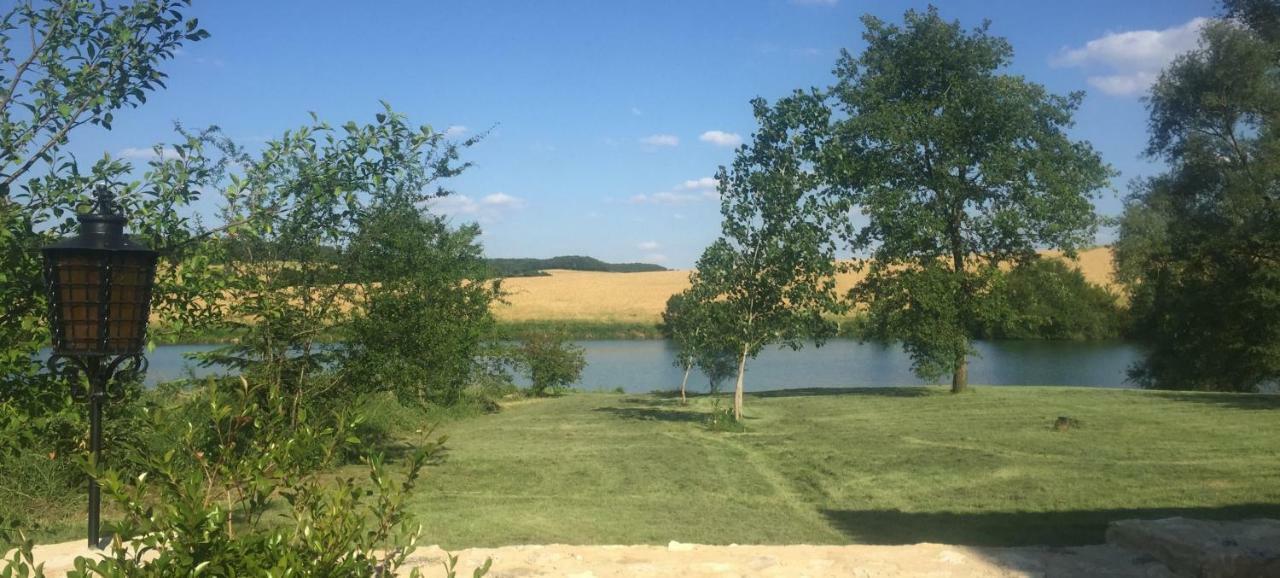 Gite Le Cezan Jegun Exterior foto